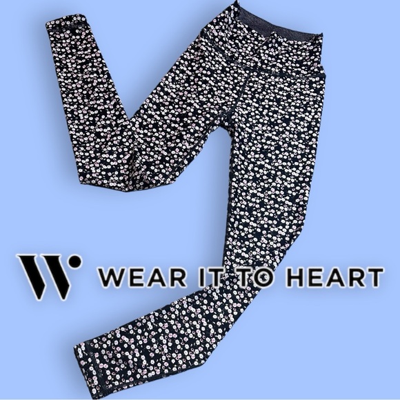 Wear It To Heart Pants - EUC Wear It To Heart Floral Leggings in Black, White and Pink. Size XS 🧘🏽♀️